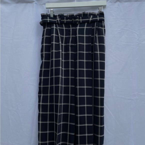 Elizabeth & James Casual Ankle Pants - Picture 5 of 8